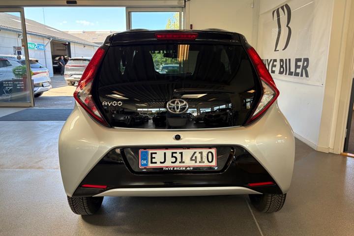 Sølv Toyota Aygo fra 2019