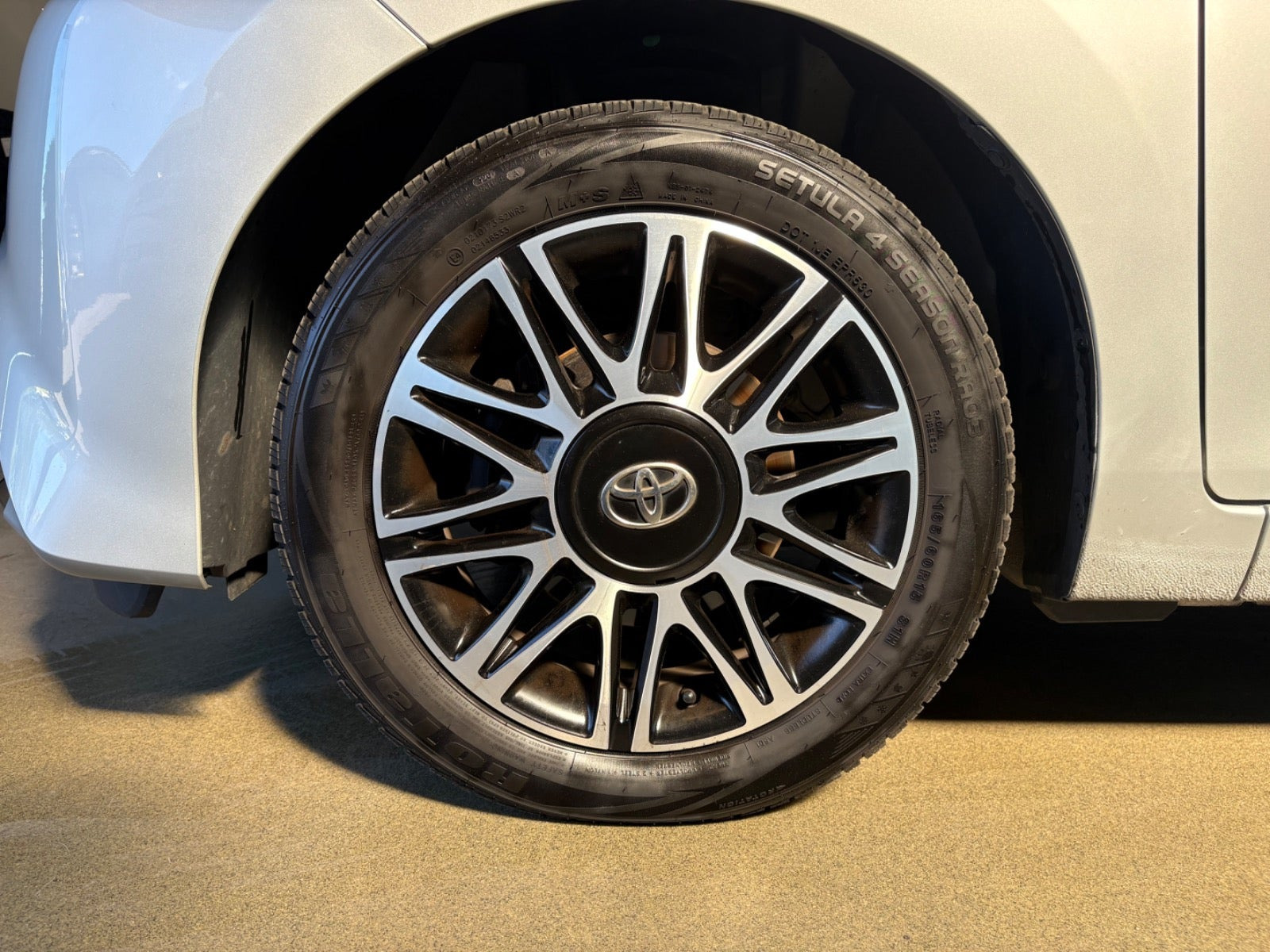 Sølv Toyota Aygo fra 2019