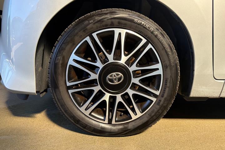Sølv Toyota Aygo fra 2019