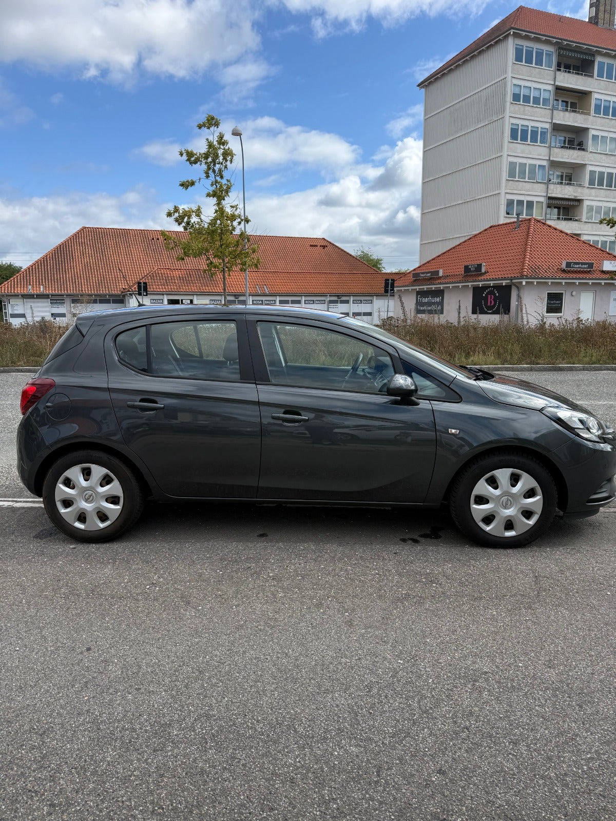 Grå Opel Corsa fra 2017