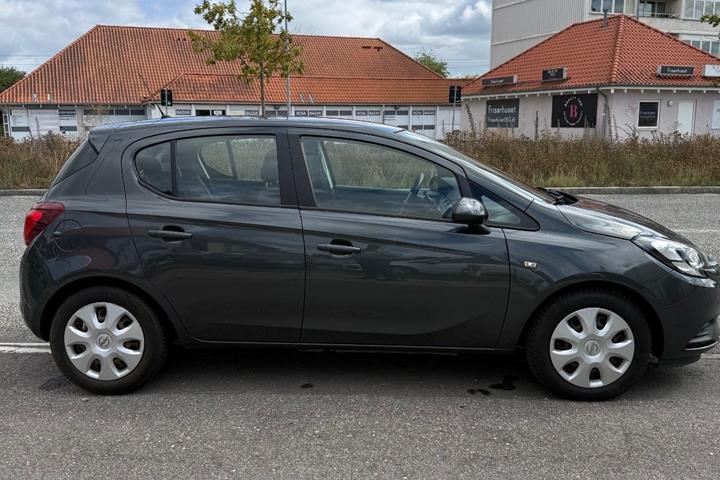 Grå Opel Corsa fra 2017