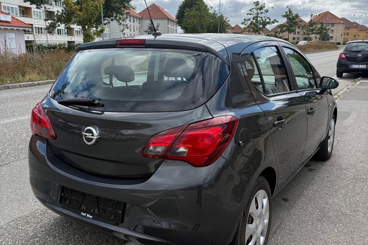 Grå Opel Corsa fra 2017