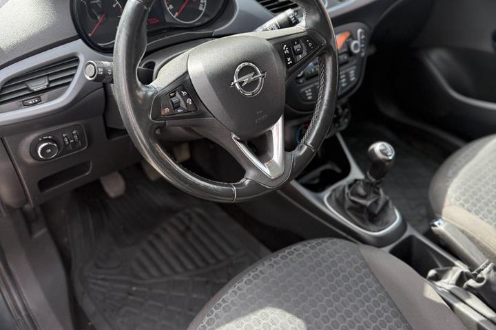 Grå Opel Corsa fra 2017
