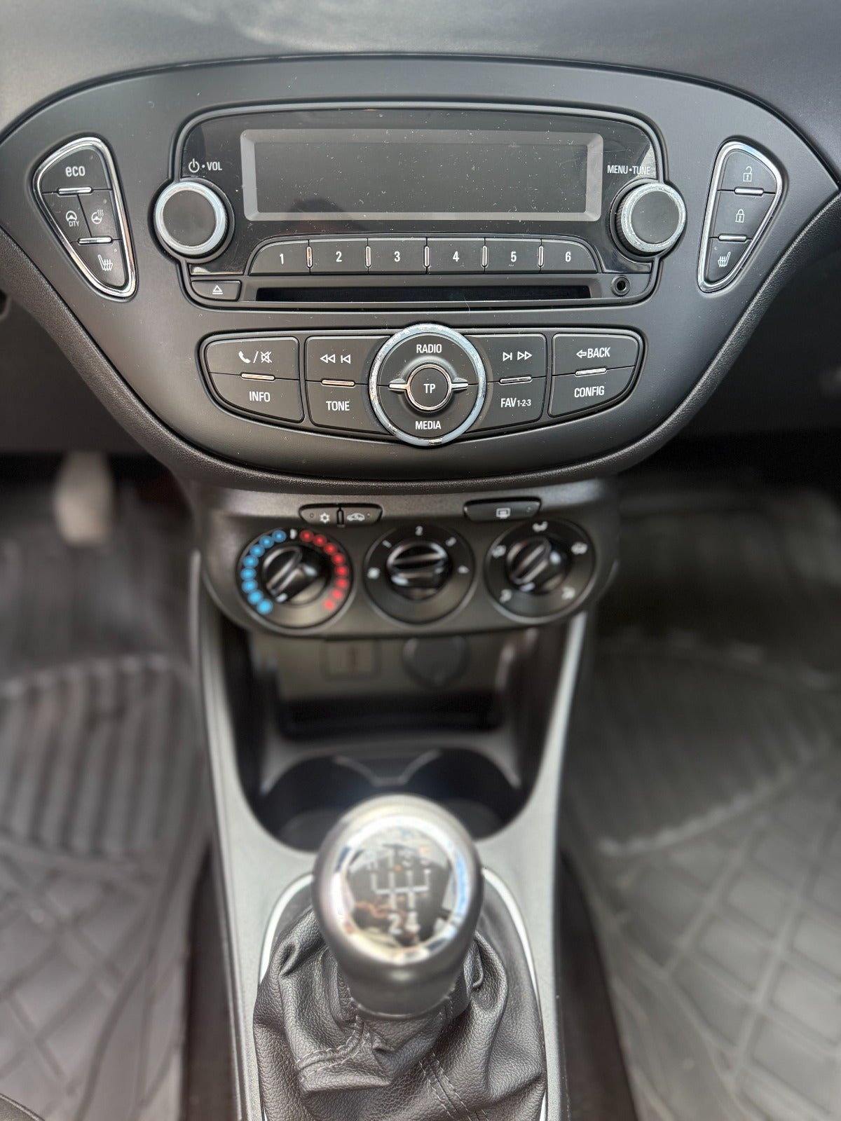 Grå Opel Corsa fra 2017