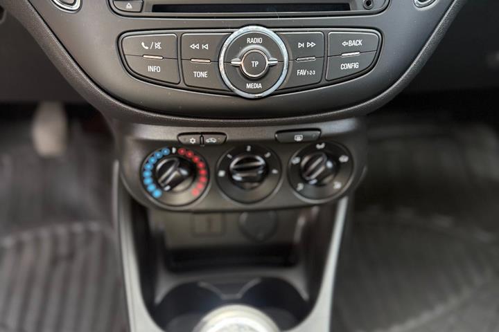 Grå Opel Corsa fra 2017
