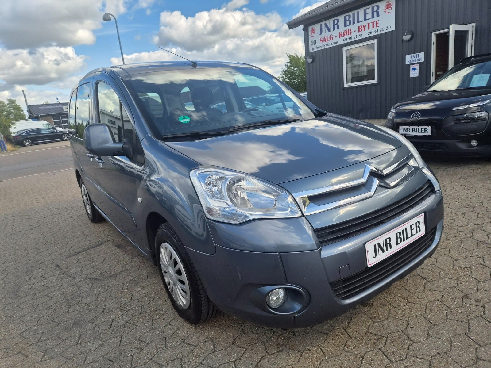 Grå Citroën Berlingo fra 2010