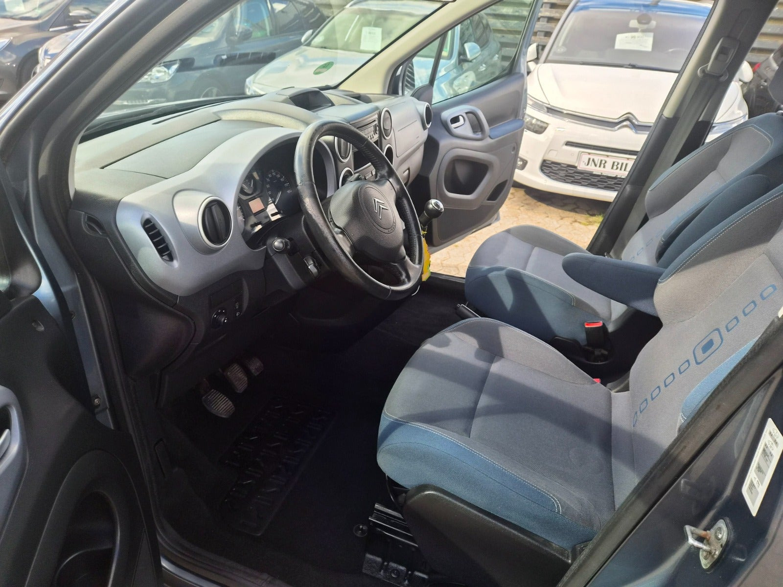 Grå Citroën Berlingo fra 2010