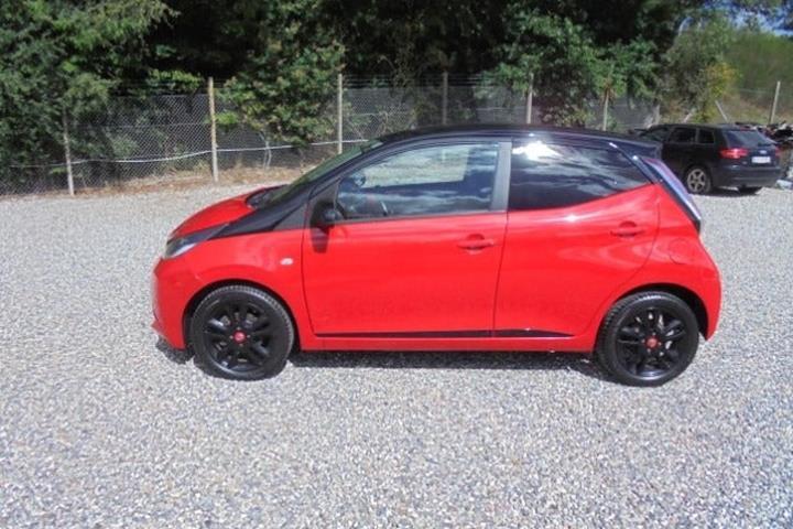 Rød Toyota Aygo fra 2018