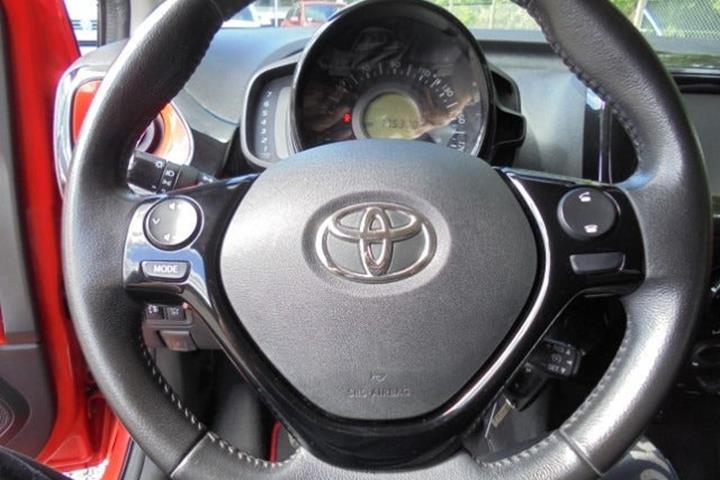 Rød Toyota Aygo fra 2018