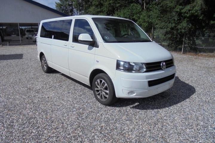 Hvid VW Caravelle fra 2014
