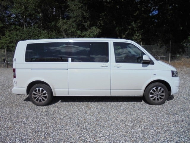 Hvid VW Caravelle fra 2014