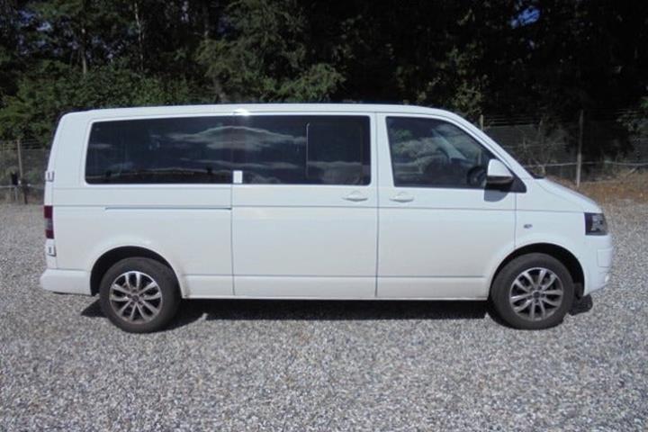 Hvid VW Caravelle fra 2014