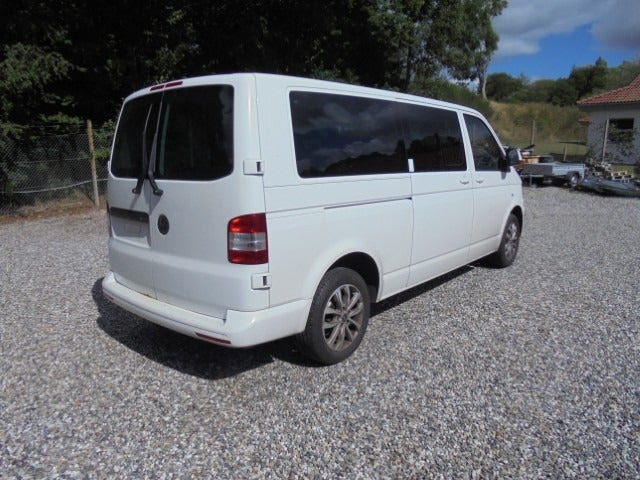 Hvid VW Caravelle fra 2014