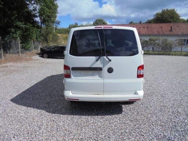 Hvid VW Caravelle fra 2014