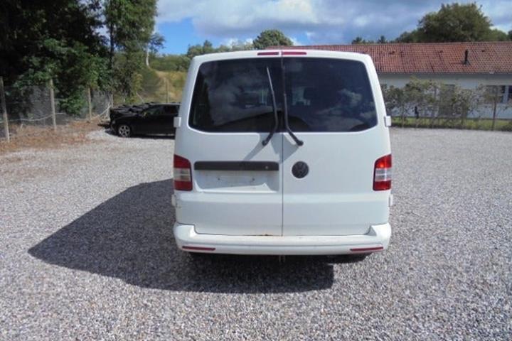 Hvid VW Caravelle fra 2014