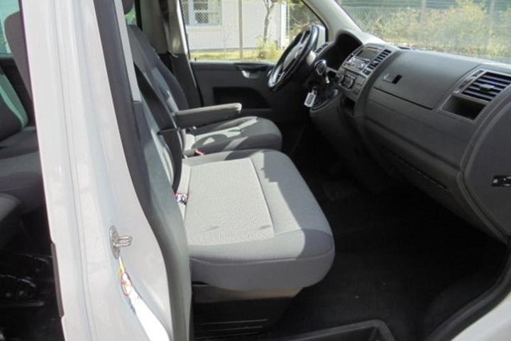 Hvid VW Caravelle fra 2014