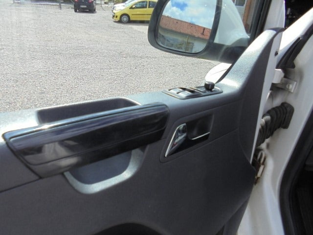 Hvid VW Caravelle fra 2014