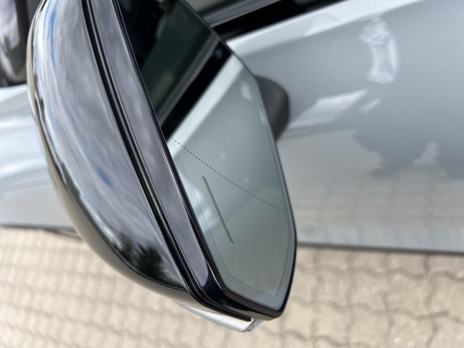 Grå Volvo EX30 fra 2024