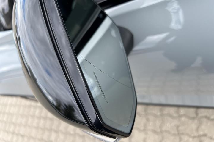 Grå Volvo EX30 fra 2024