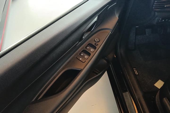 Sort Hyundai i20 fra 2021
