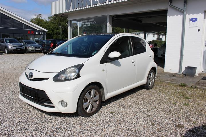 Hvid Toyota Aygo fra 2012