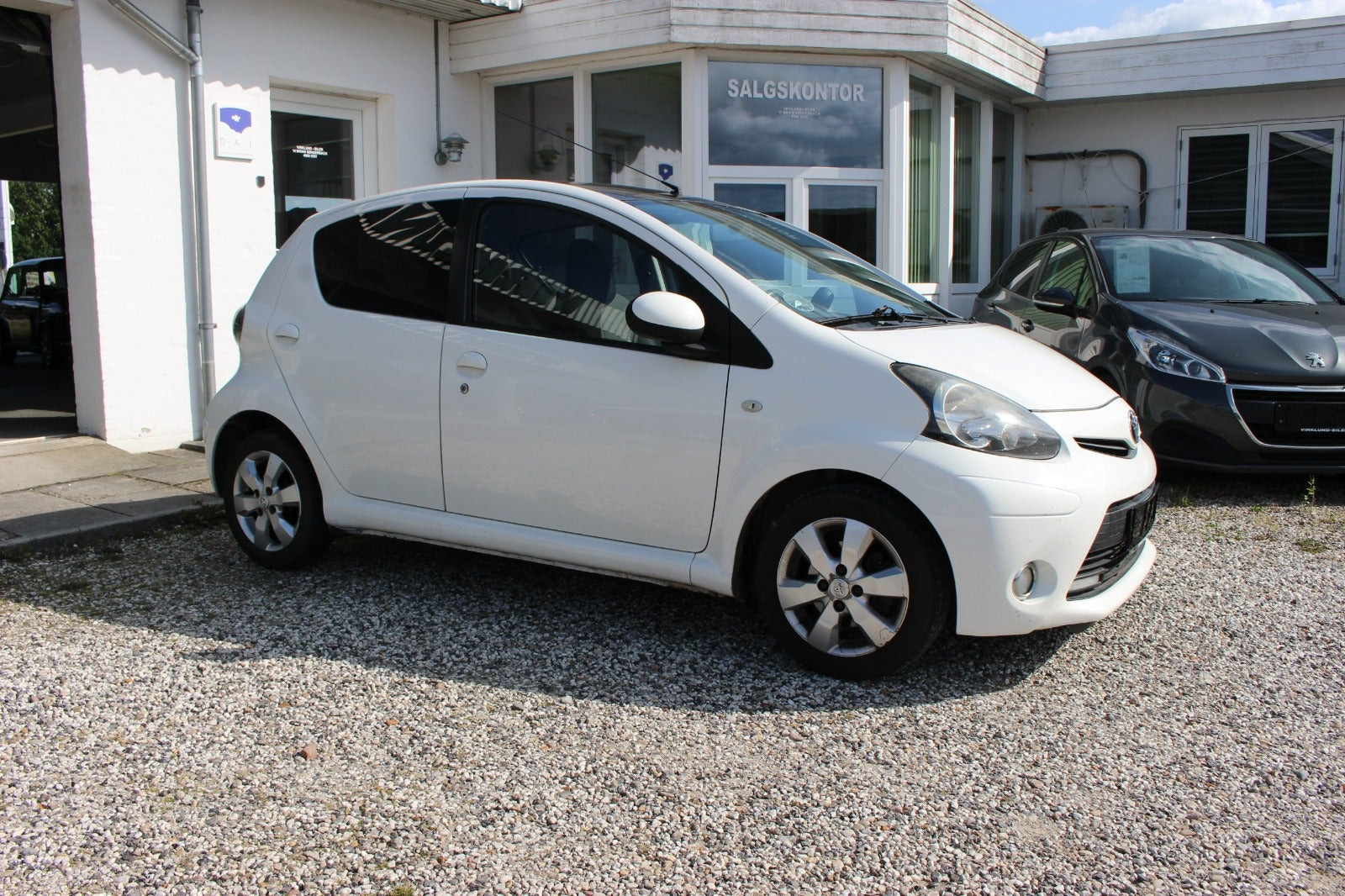 Hvid Toyota Aygo fra 2012