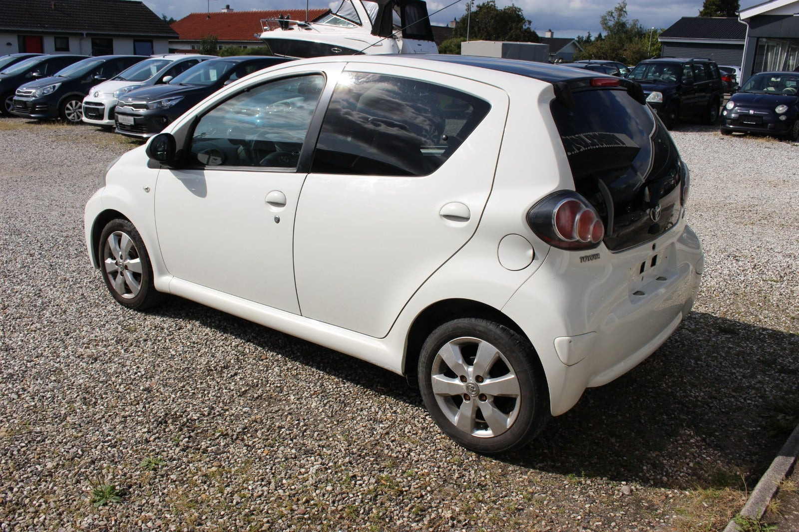 Hvid Toyota Aygo fra 2012