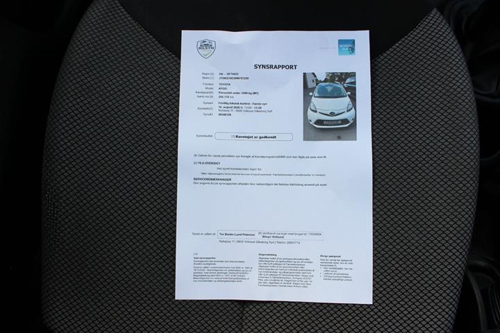 Hvid Toyota Aygo fra 2012