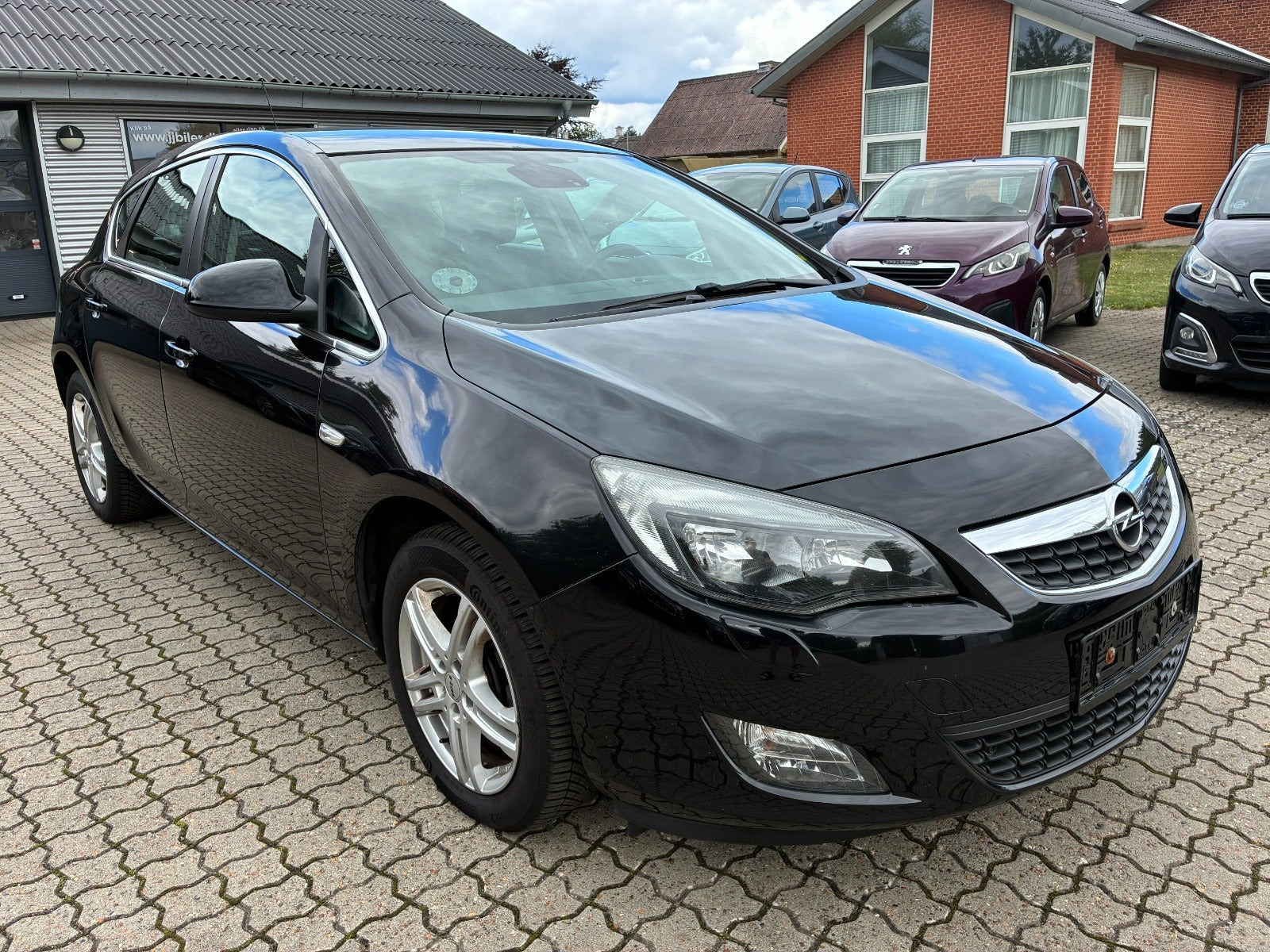 Sort Opel Astra fra 2010