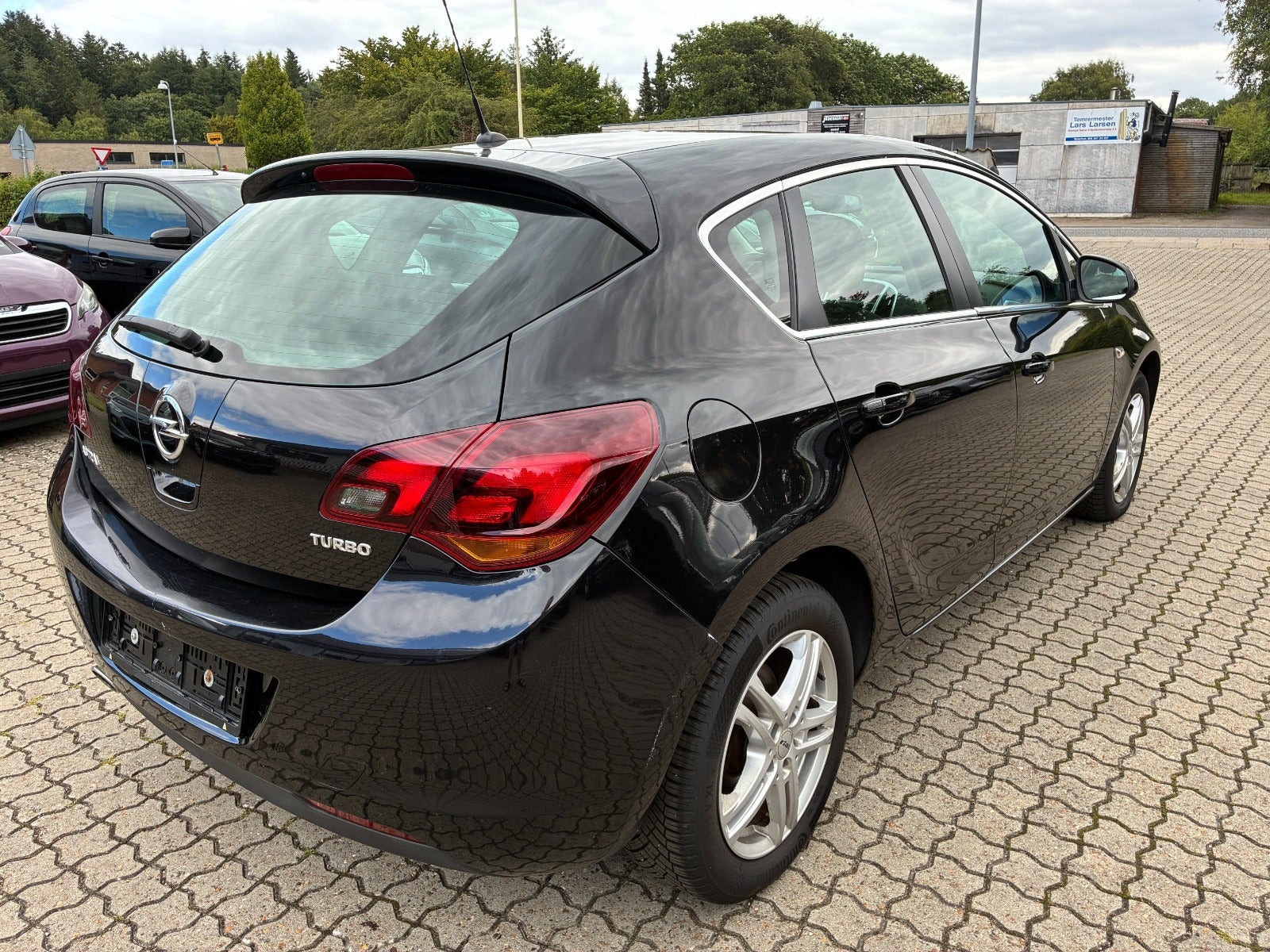 Sort Opel Astra fra 2010