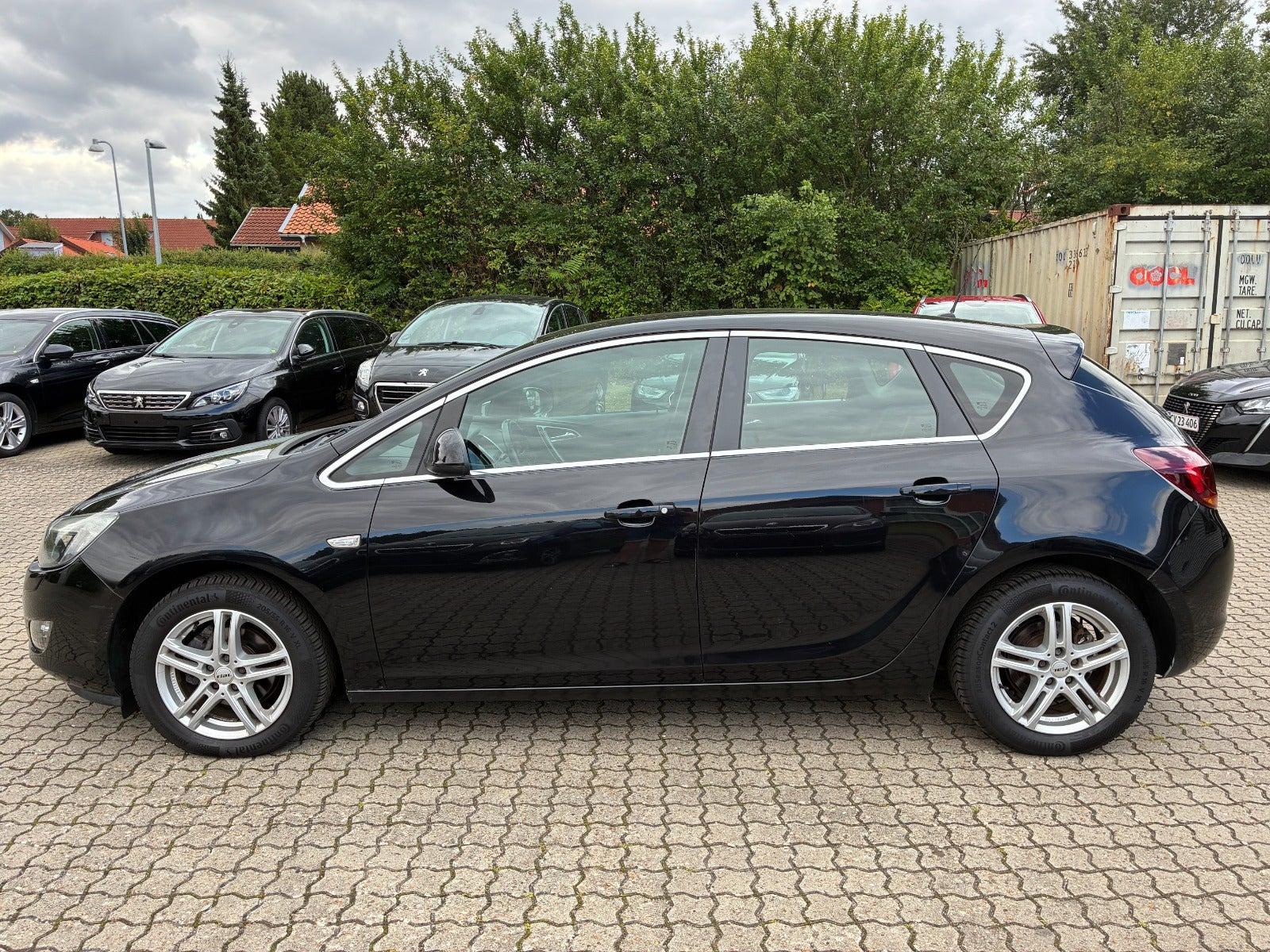 Sort Opel Astra fra 2010