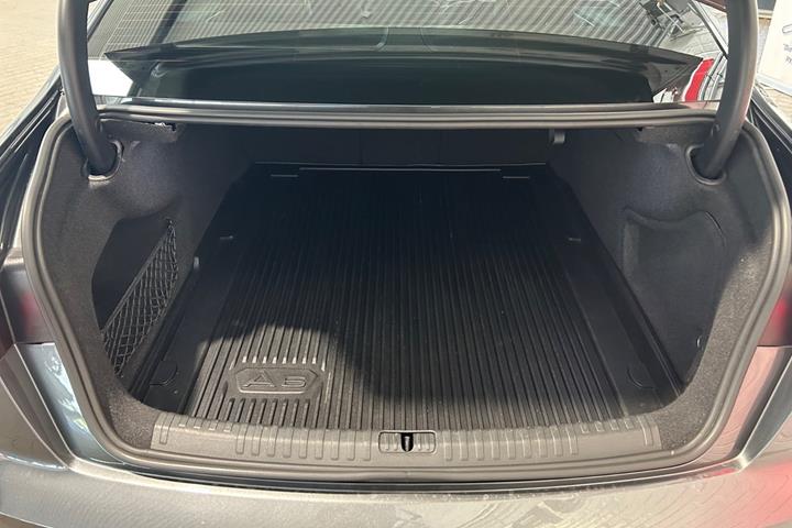 Grå Audi A6 fra 2020