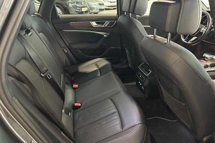 Grå Audi A6 fra 2020