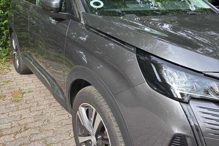 Grå Peugeot 3008 fra 2020