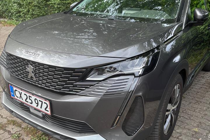 Grå Peugeot 3008 fra 2020