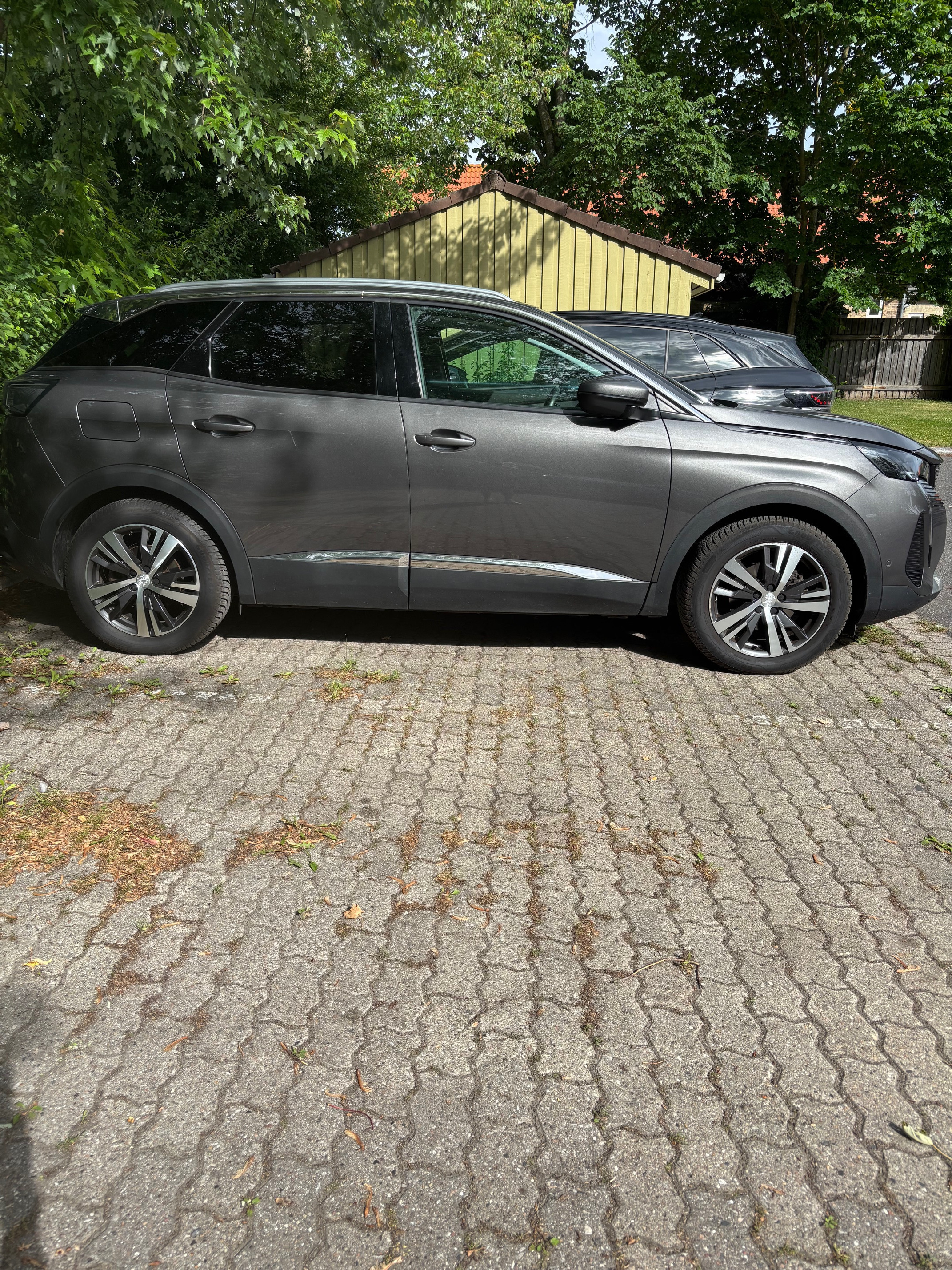 Grå Peugeot 3008 fra 2020