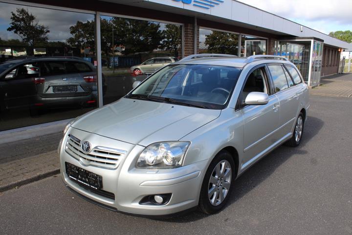 Sølv Toyota Avensis fra 2007