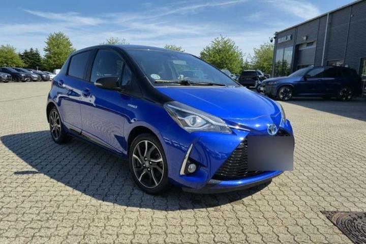 Blå Toyota Yaris fra 2017