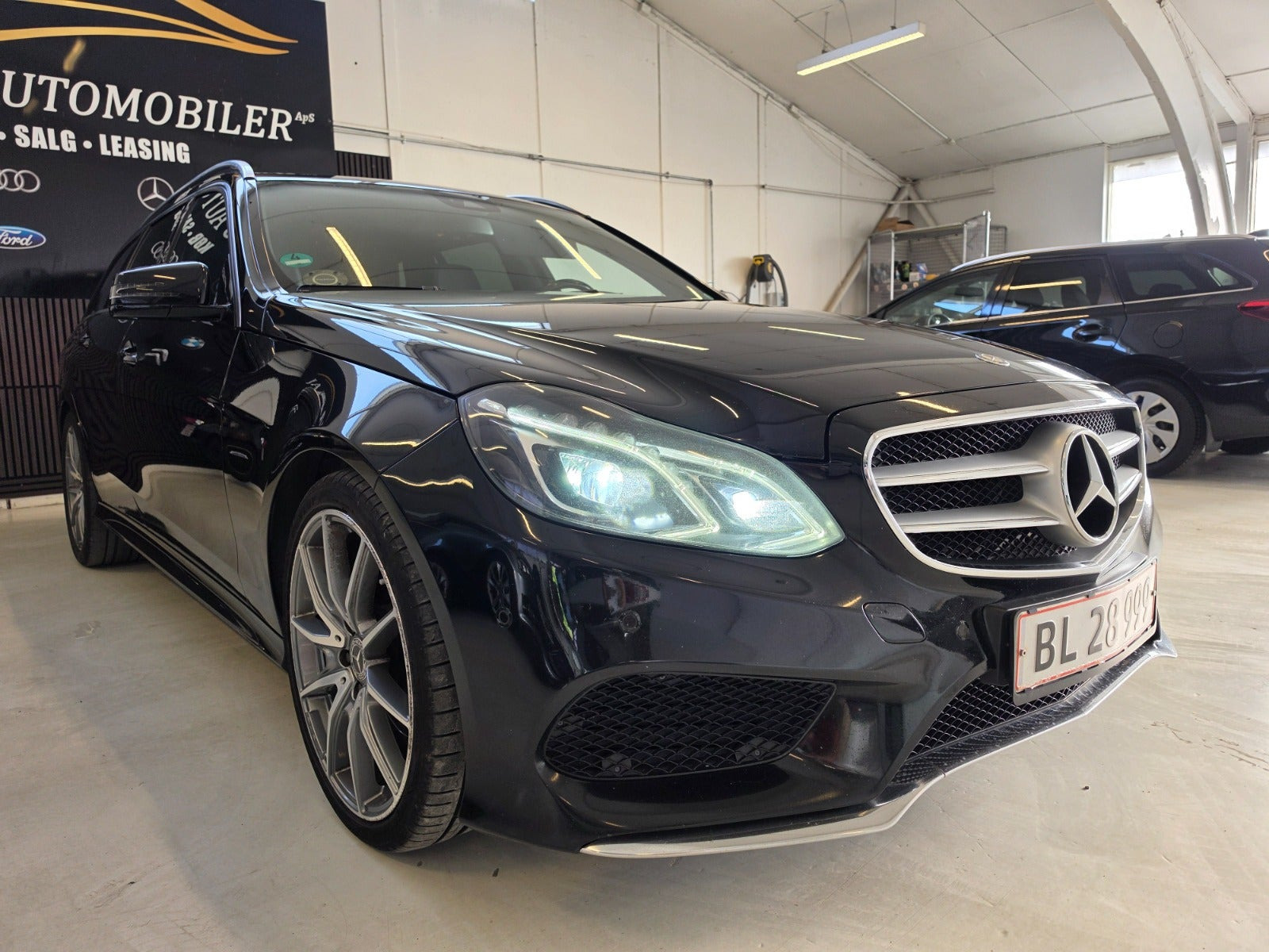 Sort Mercedes E220 fra 2013