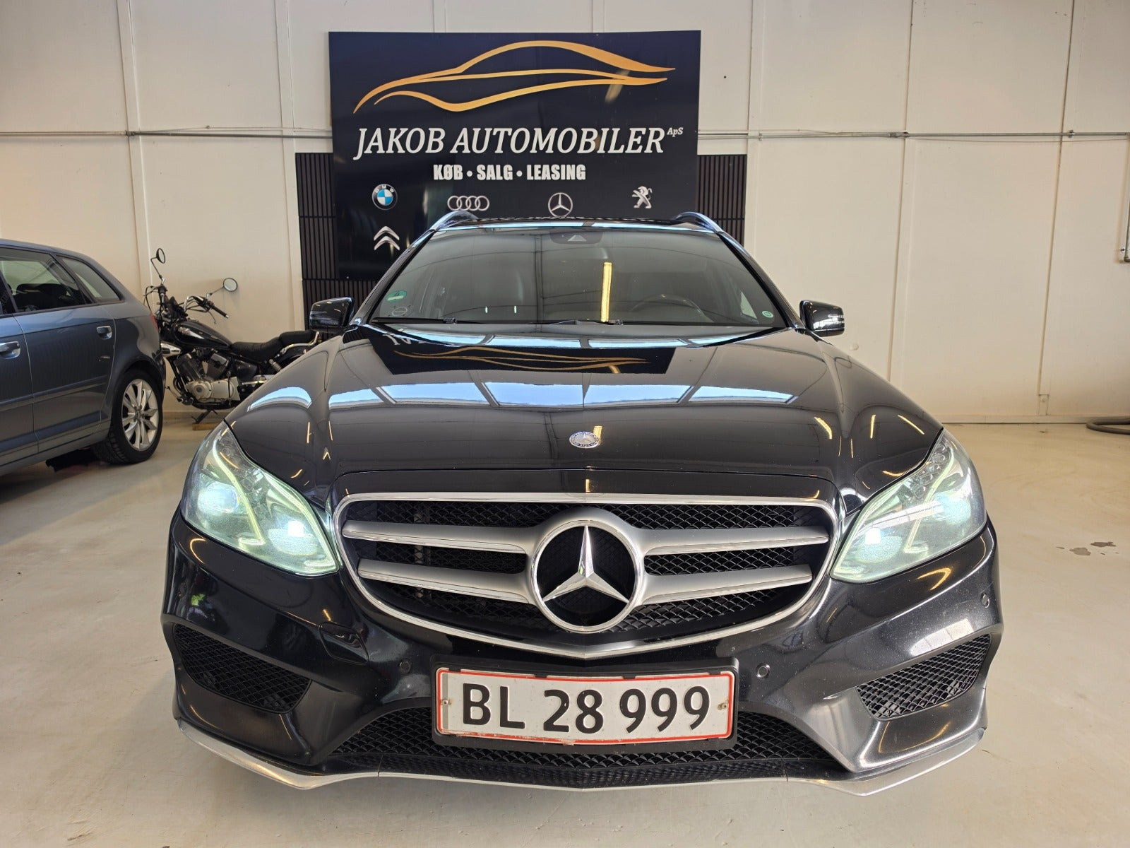 Sort Mercedes E220 fra 2013