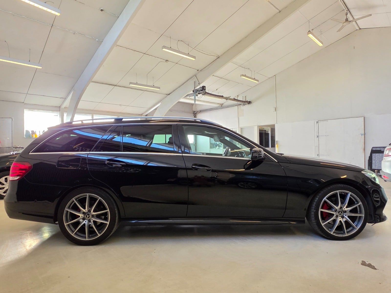 Sort Mercedes E220 fra 2013