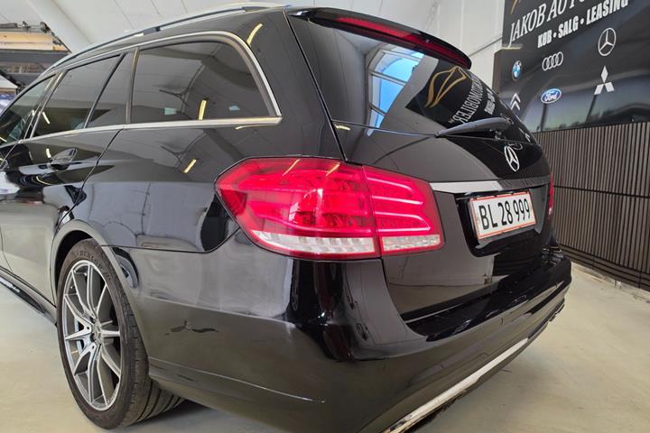 Sort Mercedes E220 fra 2013