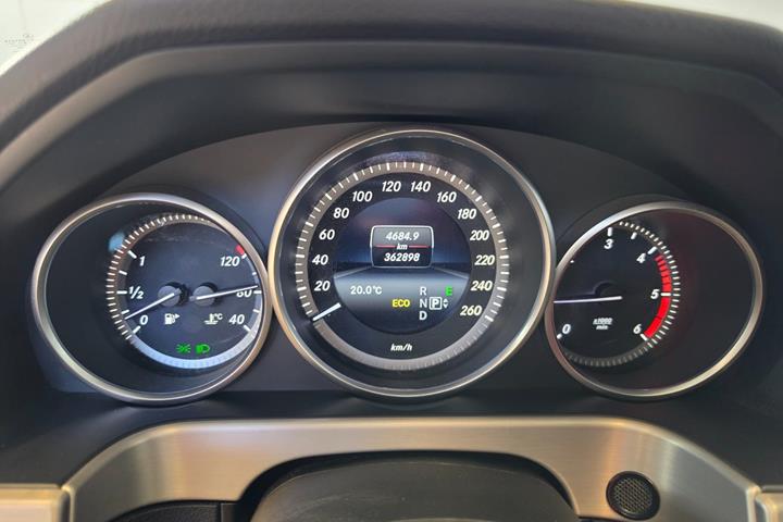 Sort Mercedes E220 fra 2013