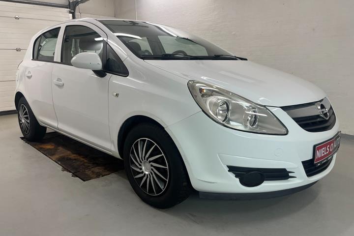 Hvid Opel Corsa fra 2010