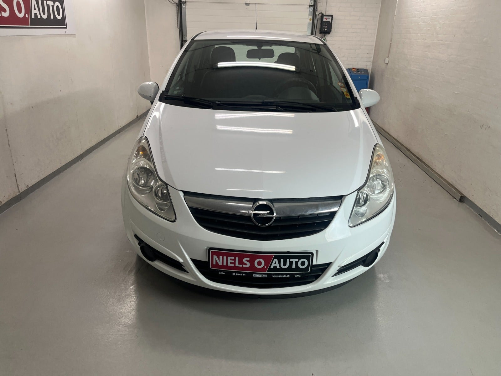 Hvid Opel Corsa fra 2010