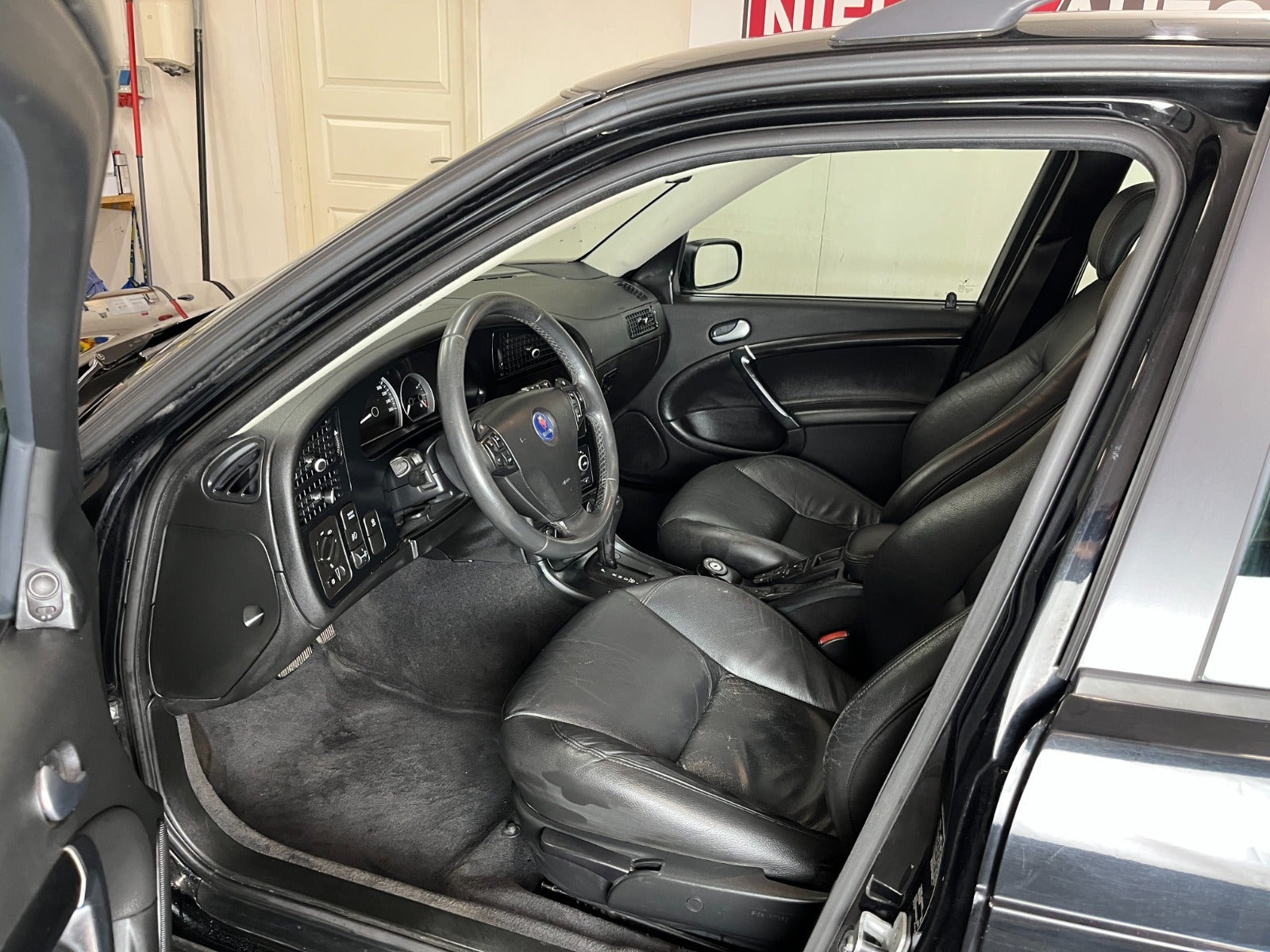 Sort Saab 9-5 fra 2008