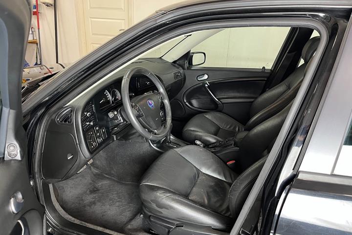 Sort Saab 9-5 fra 2008