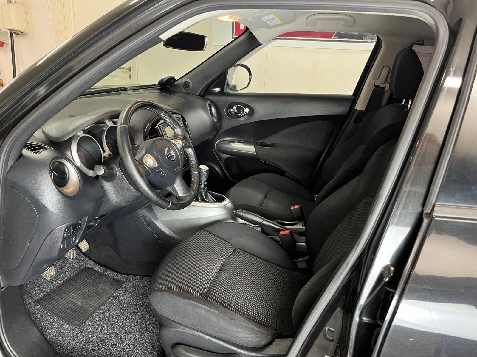 Sort Nissan Juke fra 2014