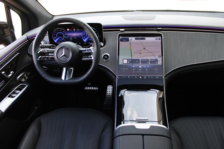 Sort Mercedes EQE350 SUV fra 2026
