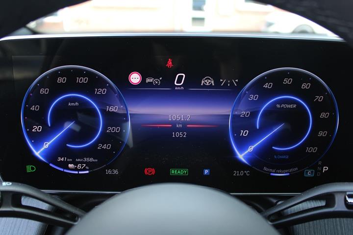 Sort Mercedes EQE350 SUV fra 2026